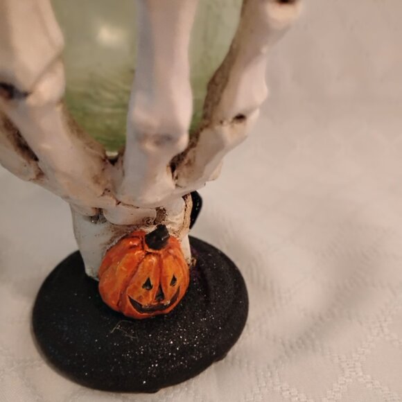 Pair of Hollow Resin Skeleton Hands - Picture 3 of 9